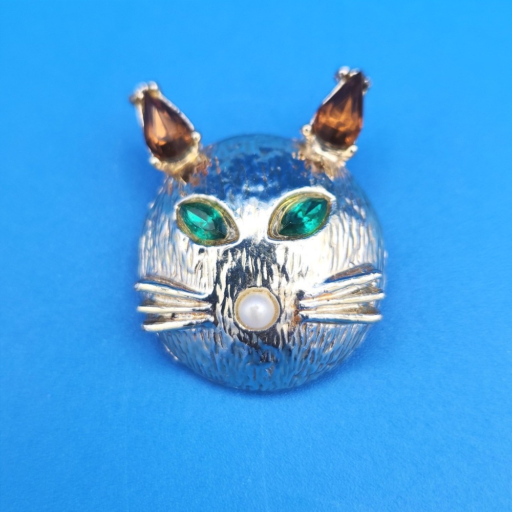 Vintage Dodds Cat Head Brooch Gold Tone Green Rhinestone Eyes Faux Pearl Nose